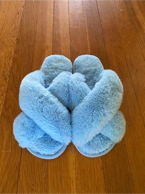 Plush Crossband Fuzzy Slippers in Light Blue size 9-10